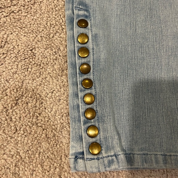 Soft Surroundings Pull On Light Wash Jeans with Button Accents - Picture 2 of 9